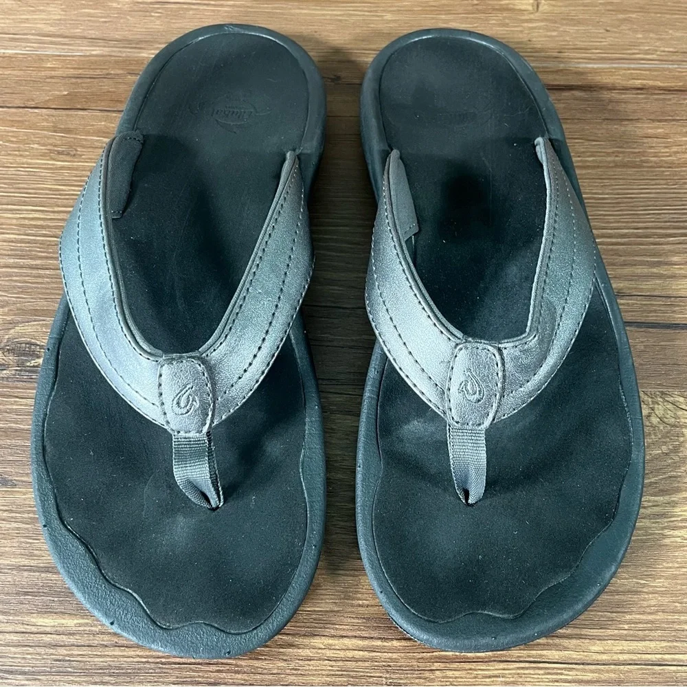 OLUKAI ‘Ohana’ Silver Flip Flops‎ Sandals Women’s Size 6 Shoes